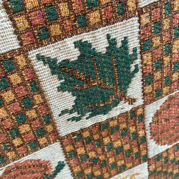 Pumpkins and Leaves Fall Table Runner - Picture 4 of 4